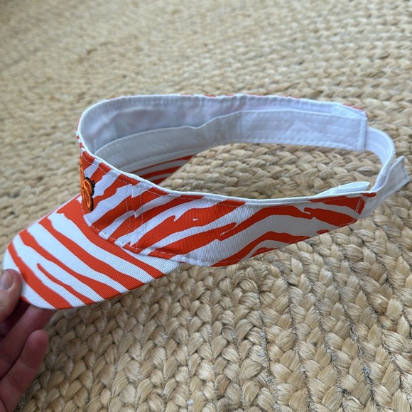 Hooters Orange and White Visor Owl’s Nest - Picture 5 of 6